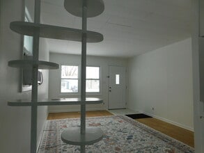 33 Hawthorne Ln in Streamwood, IL - Building Photo - Building Photo