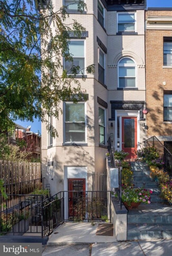 property at 12 S St NE