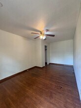 210 Claremont Ave, Unit B in San Antonio, TX - Foto de edificio - Building Photo