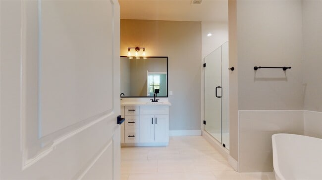 property at 806 E 39th St