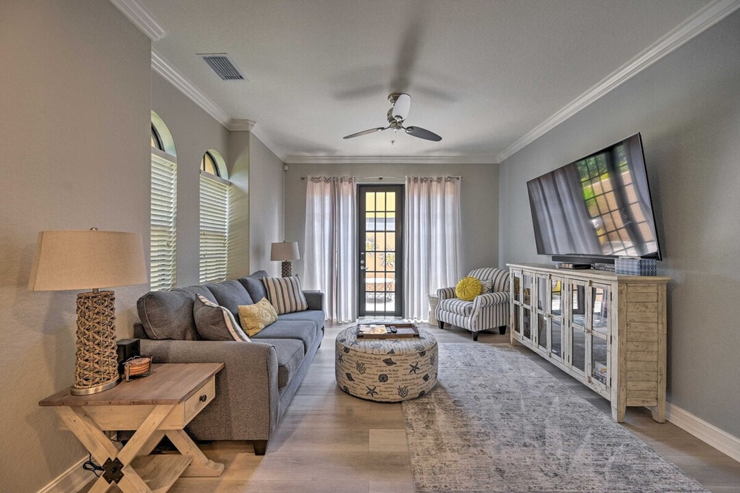 9117 Chula Vista St in Naples, FL - Building Photo