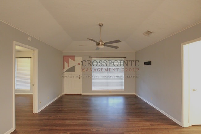 305 Lakeview St in Whitehouse, TX - Building Photo - Building Photo