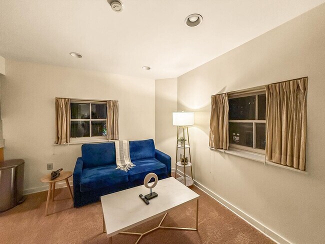 250 S 17th St in Philadelphia, PA - Building Photo - Building Photo
