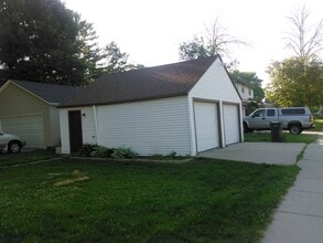 214 Oak St in Slinger, WI - Building Photo - Building Photo