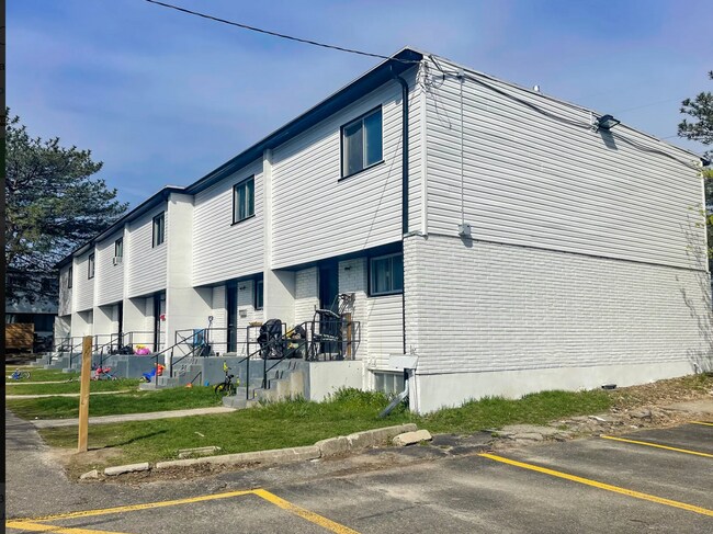 Sunnydale Towns in Waterloo, ON - Building Photo - Building Photo