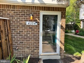 4354 Pembrook Village Dr in Alexandria, VA - Building Photo