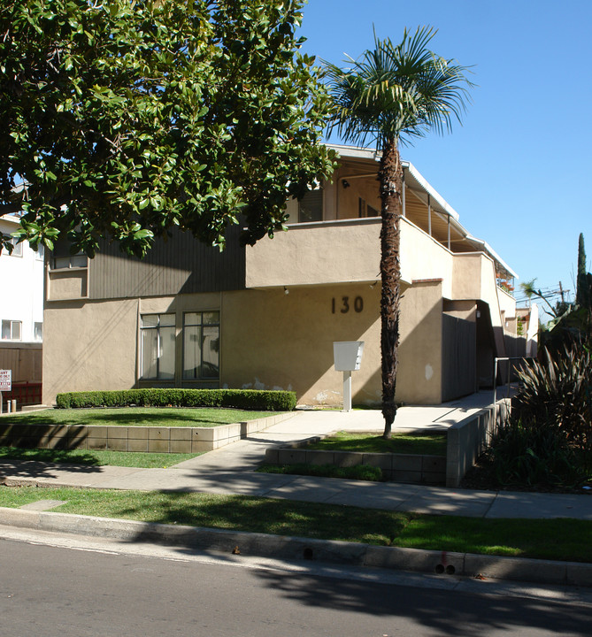 130 Meridith Ave in Pasadena, CA - Building Photo