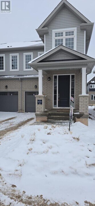 99 Molozzi St in Erin, ON - Building Photo