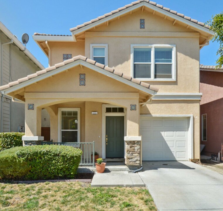 200 Penhow Cir in Sacramento, CA - Foto de edificio