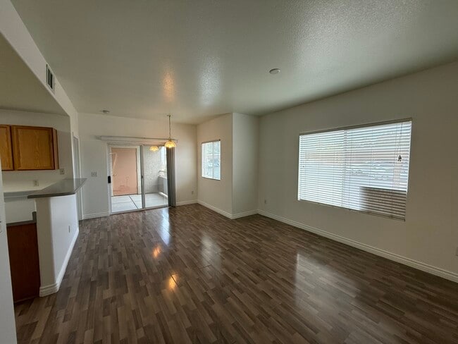 4655 Gold Dust Ave, Unit 124 in Las Vegas, NV - Building Photo - Building Photo