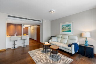 1555 Kapiolani Blvd in Honolulu, HI - Building Photo - Building Photo