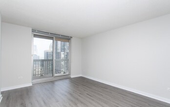 571 N State St in Chicago, IL - Foto de edificio - Building Photo