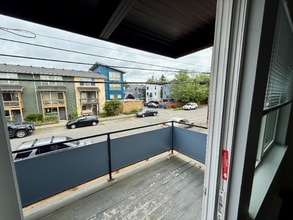 1725 SW Barton St in Seattle, WA - Building Photo - Building Photo