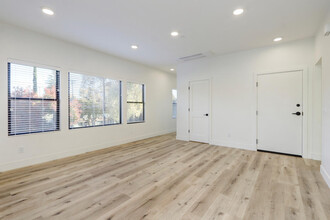 1323 Democracy Aly in Sacramento, CA - Building Photo - Interior Photo