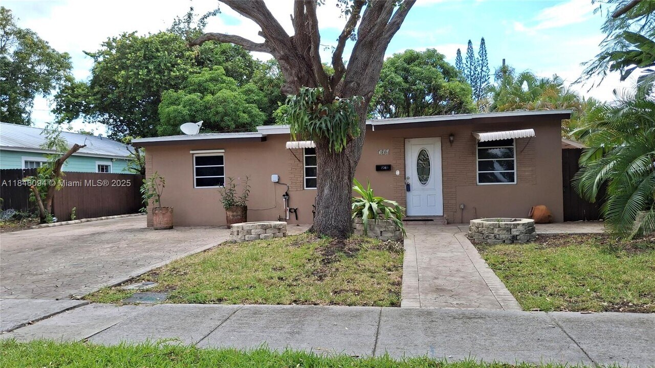 706 NE 3rd Ave in Pompano Beach, FL - Building Photo