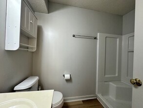 5012 Lawndale Dr, Unit 5012-L in Greensboro, NC - Building Photo - Building Photo