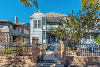 1602 Sealy Ave in Galveston, TX - Foto de edificio - Building Photo