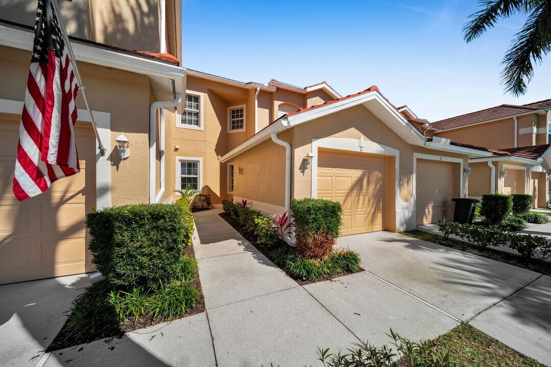 13225 Silver Thorn Loop in North Fort Myers, FL - Building Photo