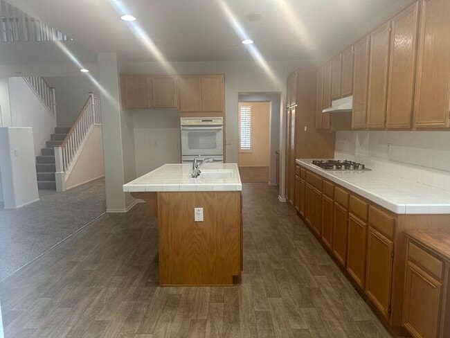 28105 Canyon Crest Dr in Santa Clarita, CA - Building Photo - Building Photo