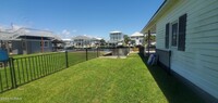 6018 6th St in Surf City, NC - Foto de edificio - Building Photo