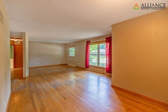 1526 Jarvis Dr in Manhattan, KS - Building Photo - Building Photo