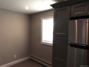 54 2nd Ave in Bay Shore, NY - Building Photo - Building Photo