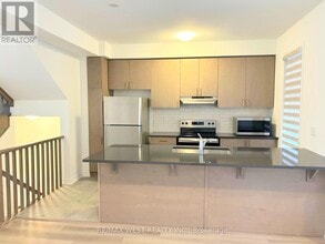 18 Bellasera Way in Caledon, ON - Building Photo - Building Photo