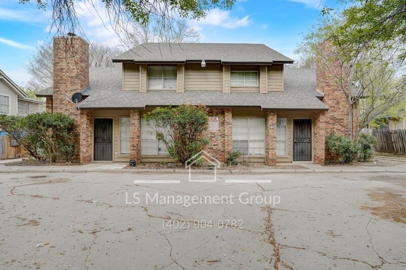 7517 Oak Chase in San Antonio, TX - Foto de edificio