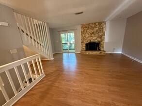 1200 Cross Creek Way in Tallahassee, FL - Foto de edificio - Building Photo