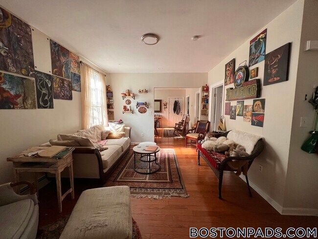 75 Putnam St in Boston, MA - Foto de edificio - Building Photo