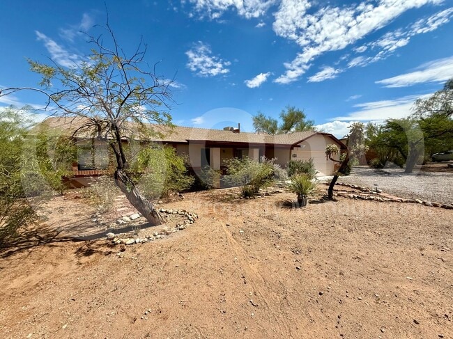 property at 4832 N Avenida Largo
