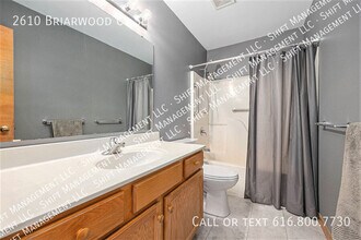 2610 Briarwood Ct SE in Kentwood, MI - Foto de edificio - Building Photo
