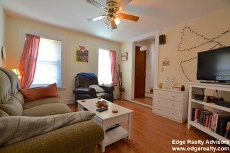 40 Shepard St, Unit 3 in Boston, MA - Foto de edificio - Building Photo
