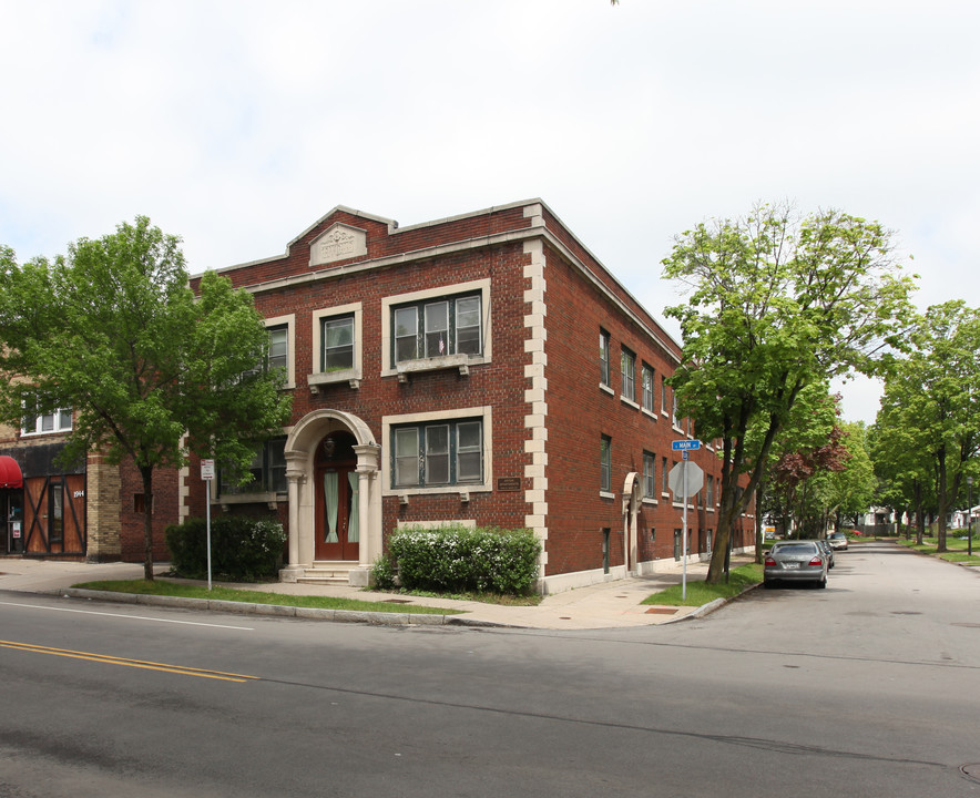 1946 E Main St in Rochester, NY - Building Photo