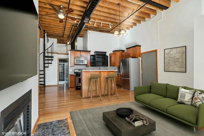 525 N Halsted St in Chicago, IL - Building Photo - Building Photo