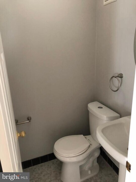 12705 Kenny Rd in Philadelphia, PA - Building Photo