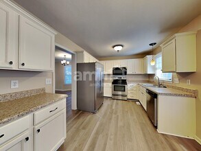 6323 Stonewick Dr in Jamestown, NC - Building Photo - Building Photo