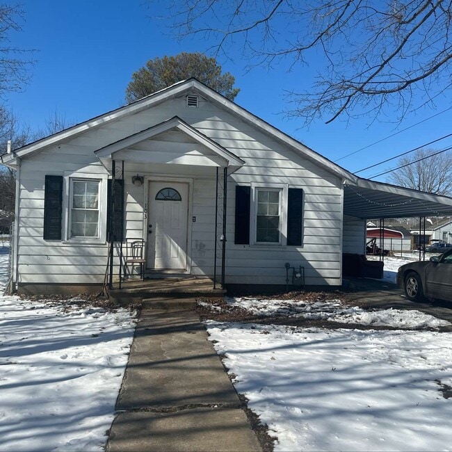 property at 103 E Parkview Dr