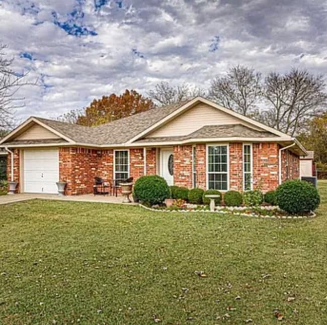 property at 717 E Olive St