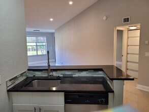 3340 Pinewalk Dr N, Unit CORAL KEY CONDO in Margate, FL - Building Photo - Building Photo
