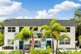 112 Claremont Ln in Palm Beach Shores, FL - Building Photo - Building Photo