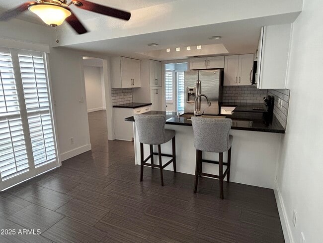 320 E LARKSPUR Ln in Tempe, AZ - Building Photo - Building Photo