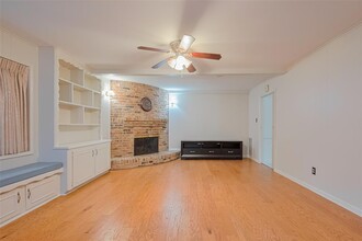 6042 Valkeith Dr in Houston, TX - Building Photo - Building Photo