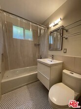 1243 25th St-Unit -B in Santa Monica, CA - Foto de edificio - Building Photo