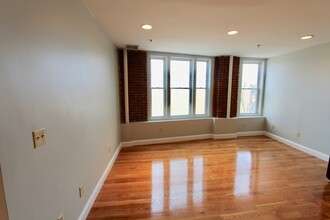 327 Main St in Fitchburg, MA - Building Photo - Building Photo