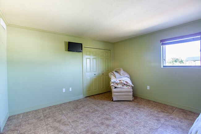 2121 Collier Ave in Ft. Myers, FL - Building Photo - Building Photo