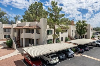 Las Brisas in Phoenix, AZ - Building Photo - Building Photo