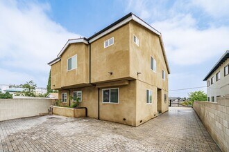 2833 E 6th St in Los Angeles, CA - Building Photo - Building Photo