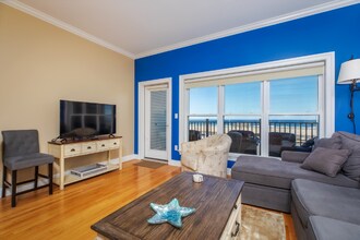 83 Ocean Blvd in Hampton, NH - Building Photo - Building Photo