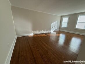 15 Short St, Unit 4 in Brookline, MA - Foto de edificio - Building Photo